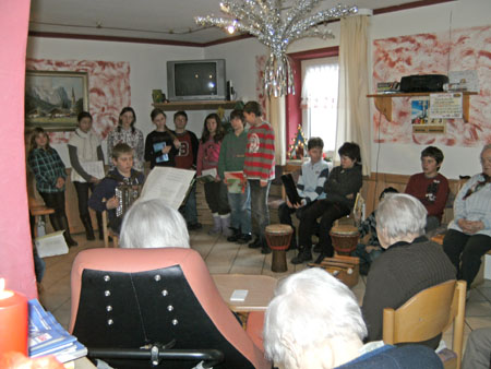 Foto Besuch im Altenheim