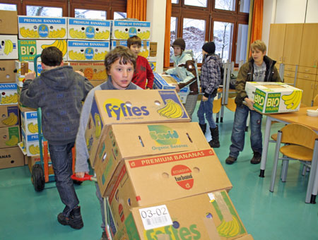 Foto Verladung Kleidersammlung für Rumänien