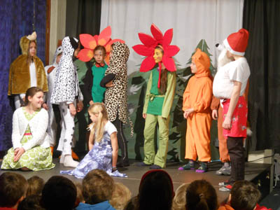 Theaterstück Weihnachtsmann in Bermuda-Shorts