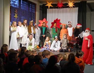 Theaterstück Weihnachtsmann in Bermuda-Shorts