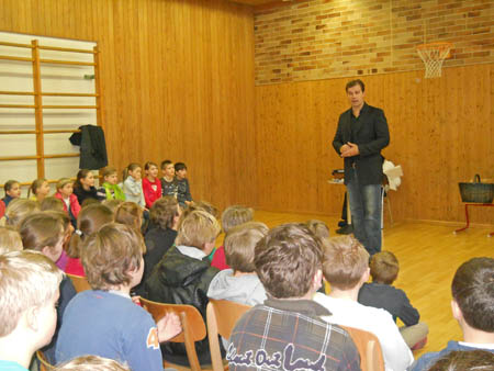 Armin Pongs besucht die HOHENAU-Schule