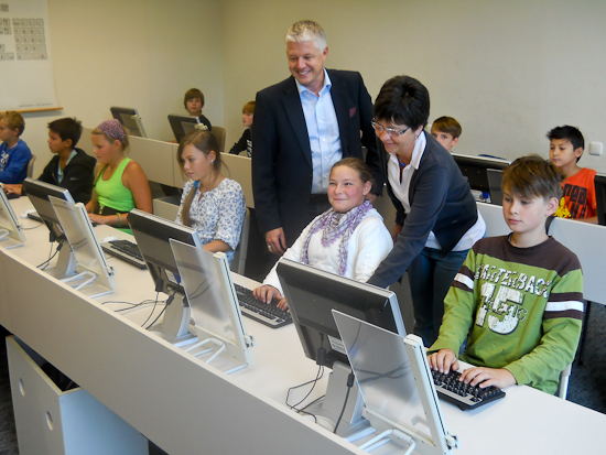 neue Computer für die HOHENAU-Schule