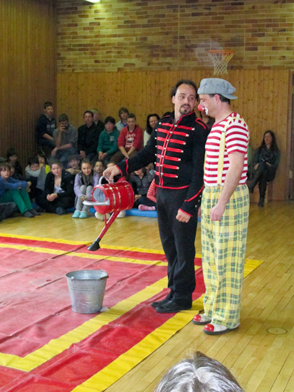 Zirkus Ferraro zu Besuch in der HOHENAU-Schule