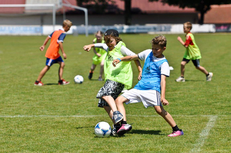 Das DFB-mobil-Team besucht die HOHENAU-Schule