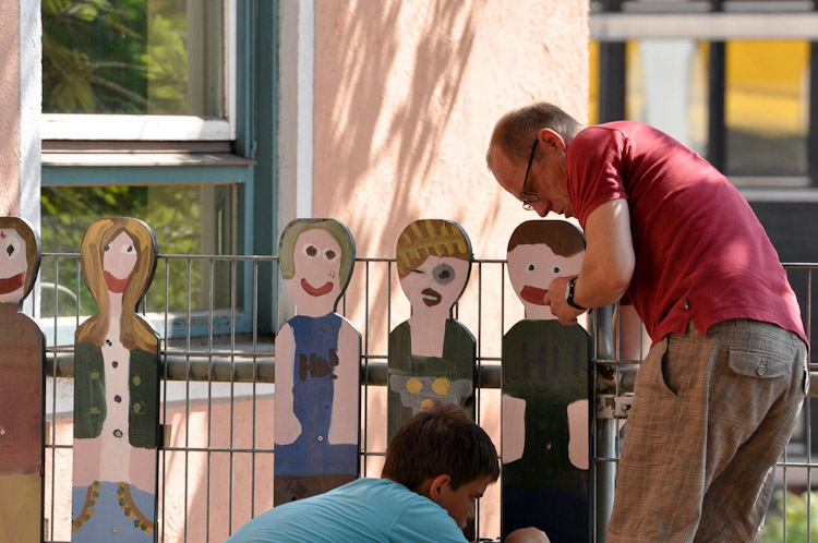 Holzfiguren für den Grundschulpausenhof der HOHENAU-Schule