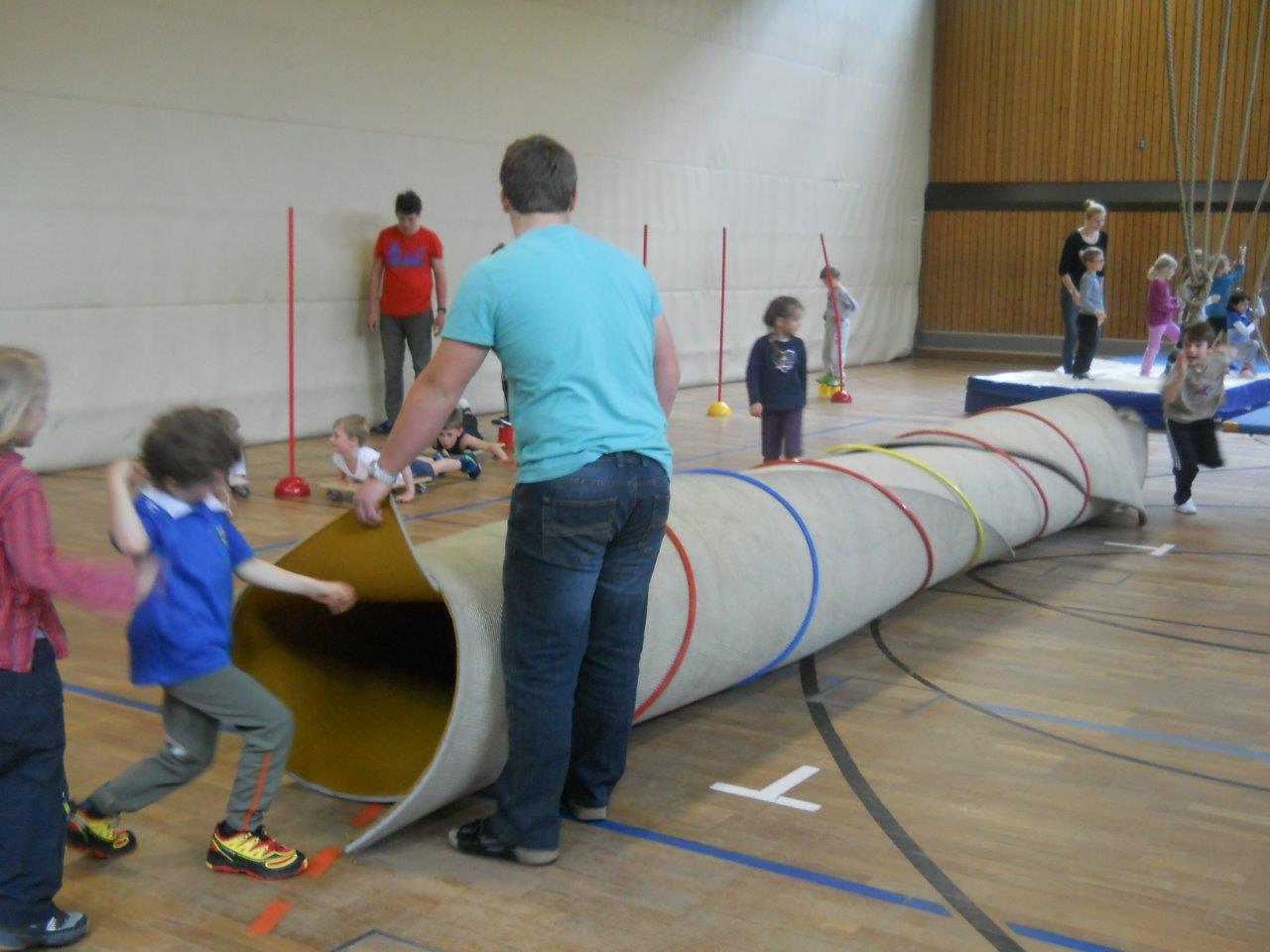 Turnstunde für Vorschulkinder an der HOHENAU-Schule