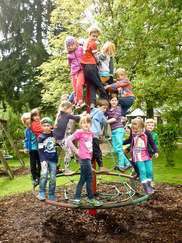 1. Klassen der HOHENAU-Schule besuchen ehmaligen Kindergarten