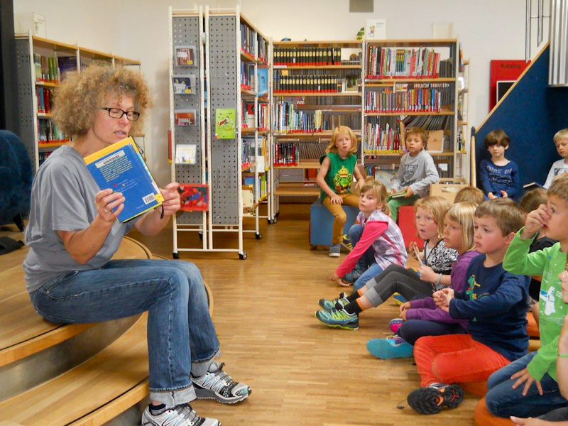 Erstleser der HOHENAU-Schule in der Stadtbibliothek Rosenheim