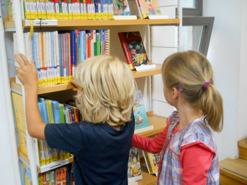Erstleser der HOHENAU-Schule in der Stadtbibliothek Rosenheim