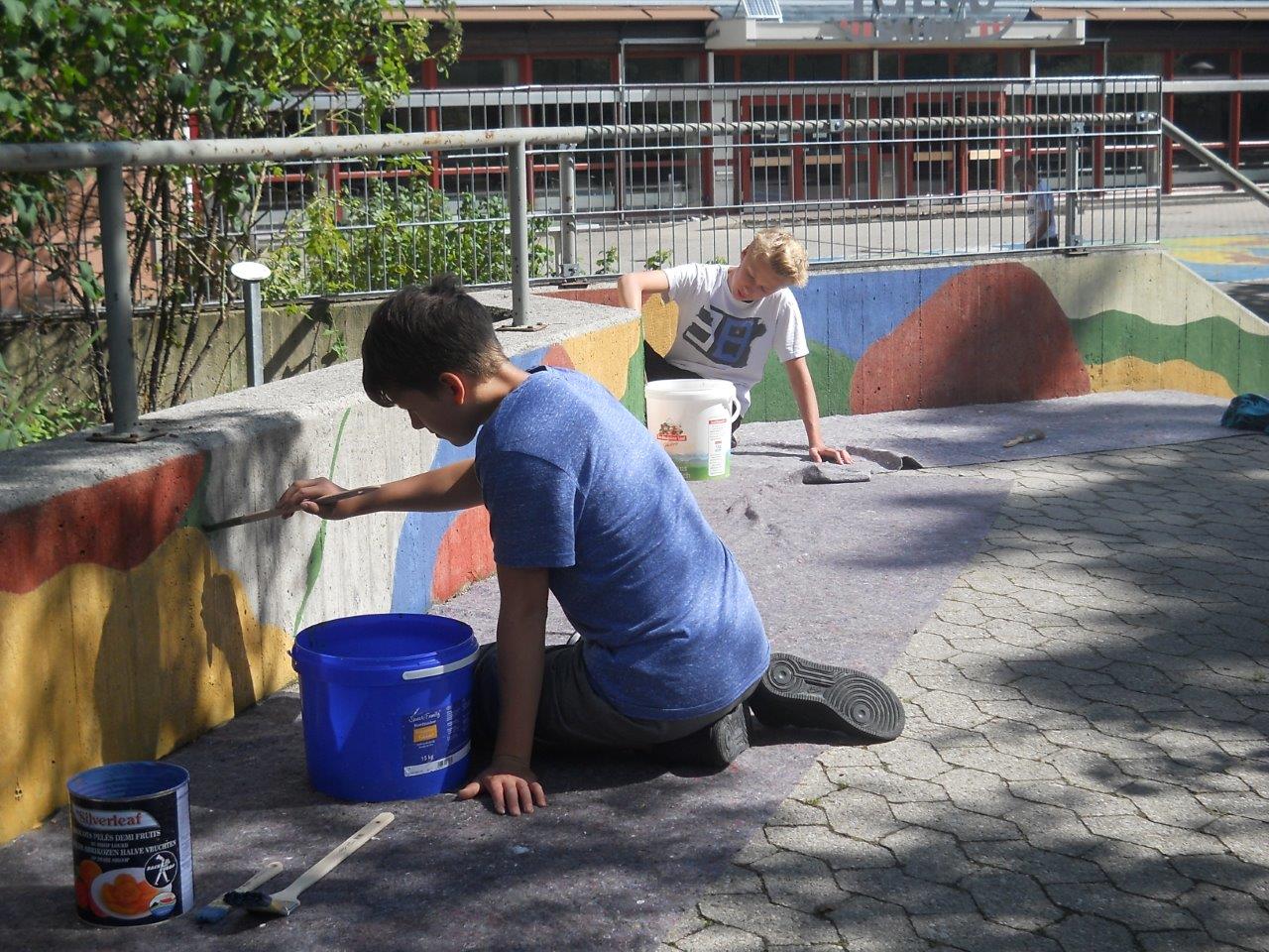 Projektarbeit Malerarbeiten am Pausenhof der HOHENAU-Schule