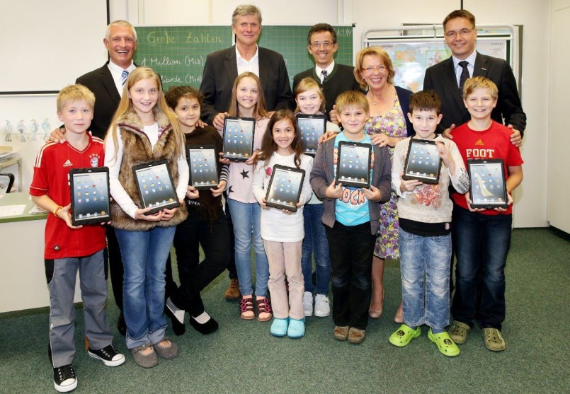 HOHENAU-Schule erhält tablets für den Unterricht